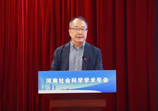 郑州大学考试与人才测评研究中心主任、教授，河南省人才学会副会长王文成主持特邀报告
